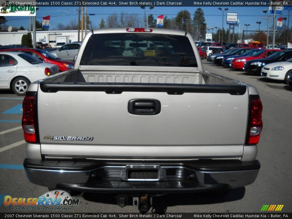 2007 Chevrolet Silverado 1500 Classic Z71 Extended Cab 4x4 Silver Birch Metallic / Dark Charcoal Photo #4
