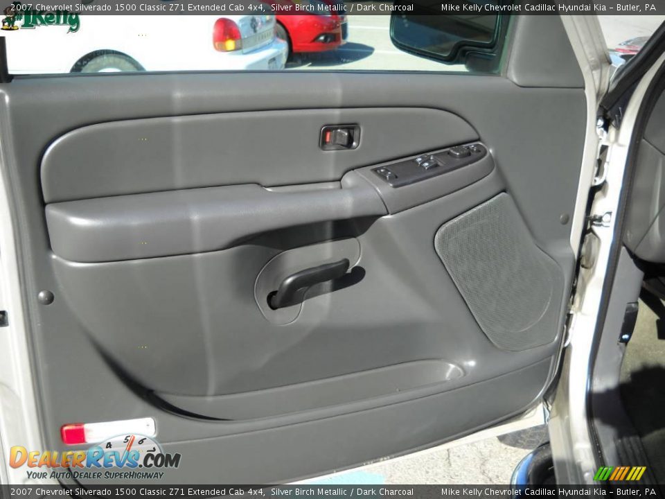 2007 Chevrolet Silverado 1500 Classic Z71 Extended Cab 4x4 Silver Birch Metallic / Dark Charcoal Photo #7