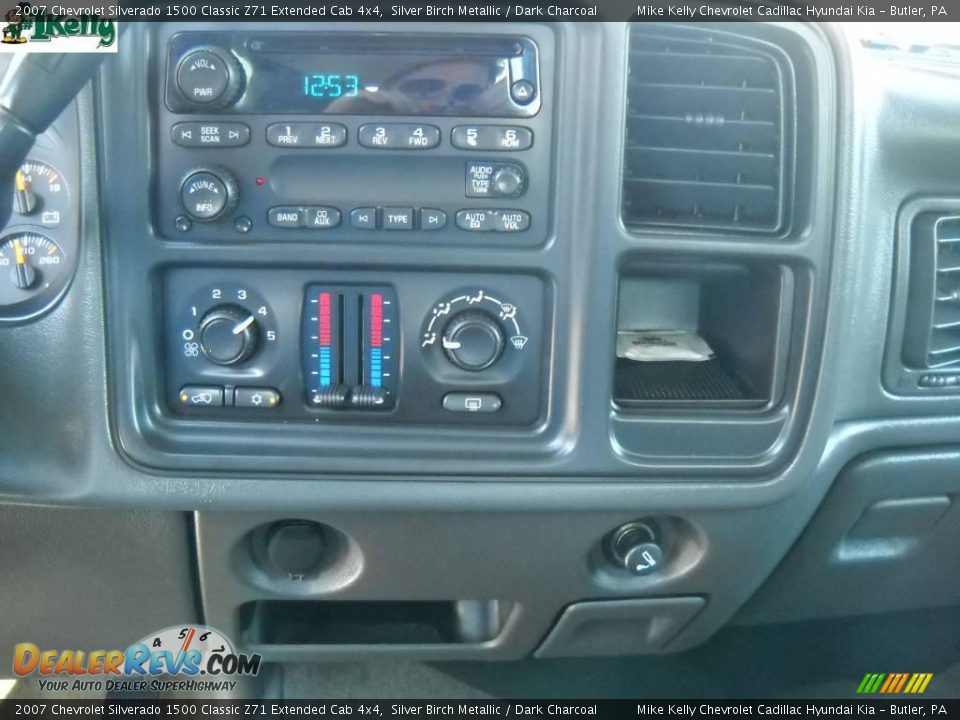 2007 Chevrolet Silverado 1500 Classic Z71 Extended Cab 4x4 Silver Birch Metallic / Dark Charcoal Photo #18
