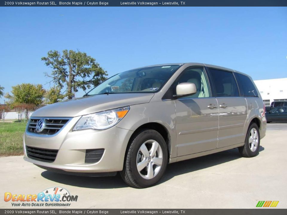 2009 Volkswagen Routan SEL Blonde Maple / Ceylon Beige Photo #1