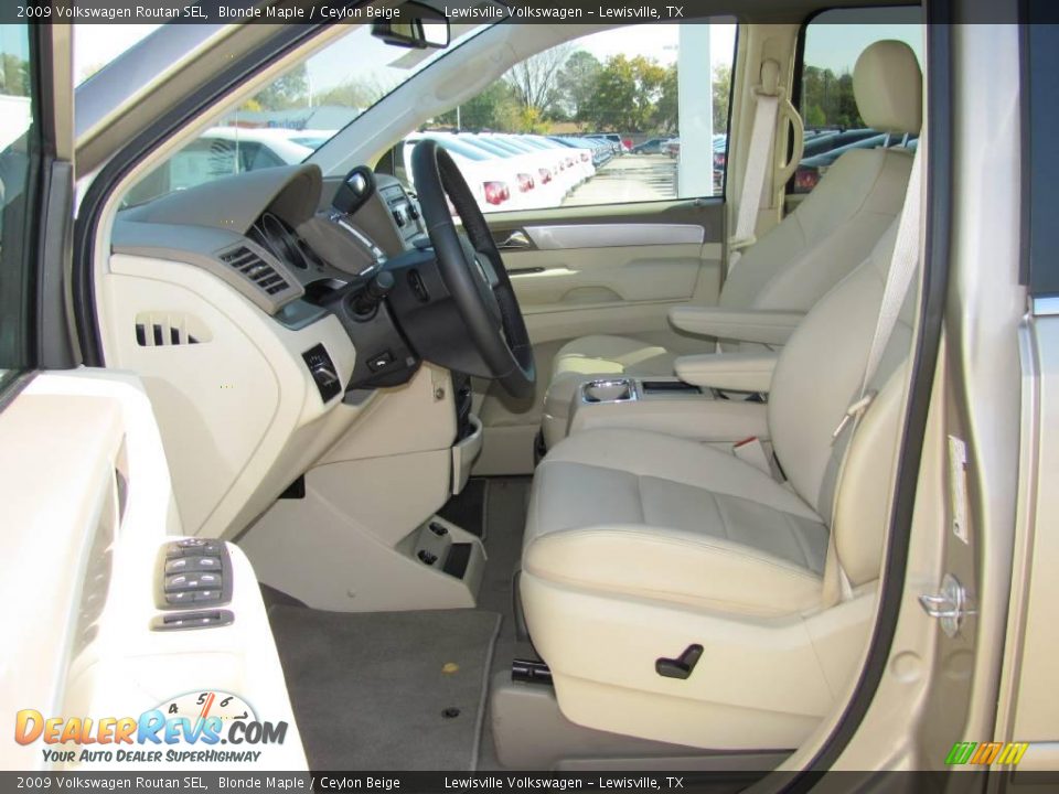 2009 Volkswagen Routan SEL Blonde Maple / Ceylon Beige Photo #3
