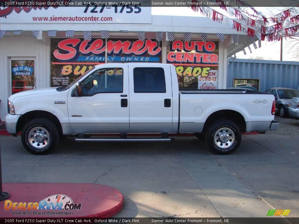 2005 Ford F250 Super Duty XLT Crew Cab 4x4 Oxford White / Dark Flint Photo #1