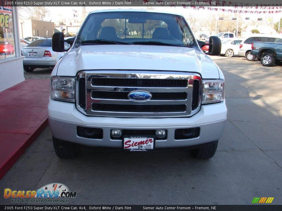 2005 Ford F250 Super Duty XLT Crew Cab 4x4 Oxford White / Dark Flint Photo #3