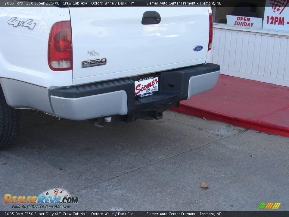 2005 Ford F250 Super Duty XLT Crew Cab 4x4 Oxford White / Dark Flint Photo #19