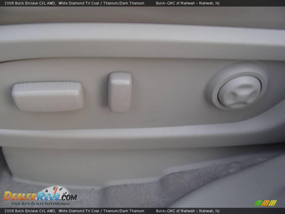 2008 Buick Enclave CXL AWD White Diamond Tri Coat / Titanium/Dark Titanium Photo #12