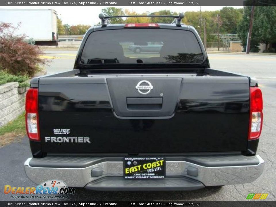 2005 Nissan Frontier Nismo Crew Cab 4x4 Super Black / Graphite Photo #4