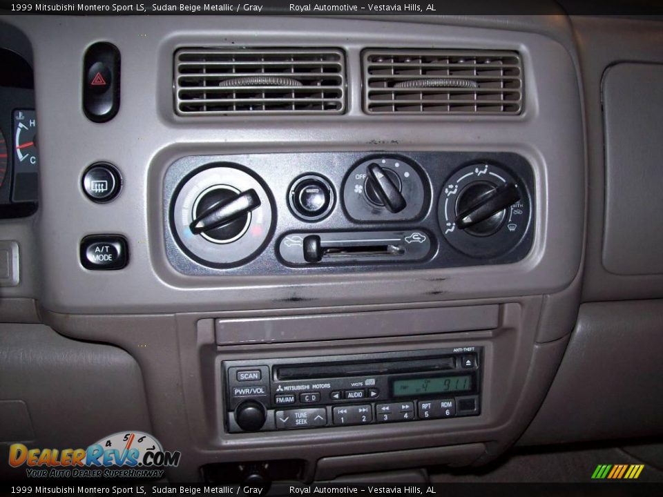1999 Mitsubishi Montero Sport LS Sudan Beige Metallic / Gray Photo #15
