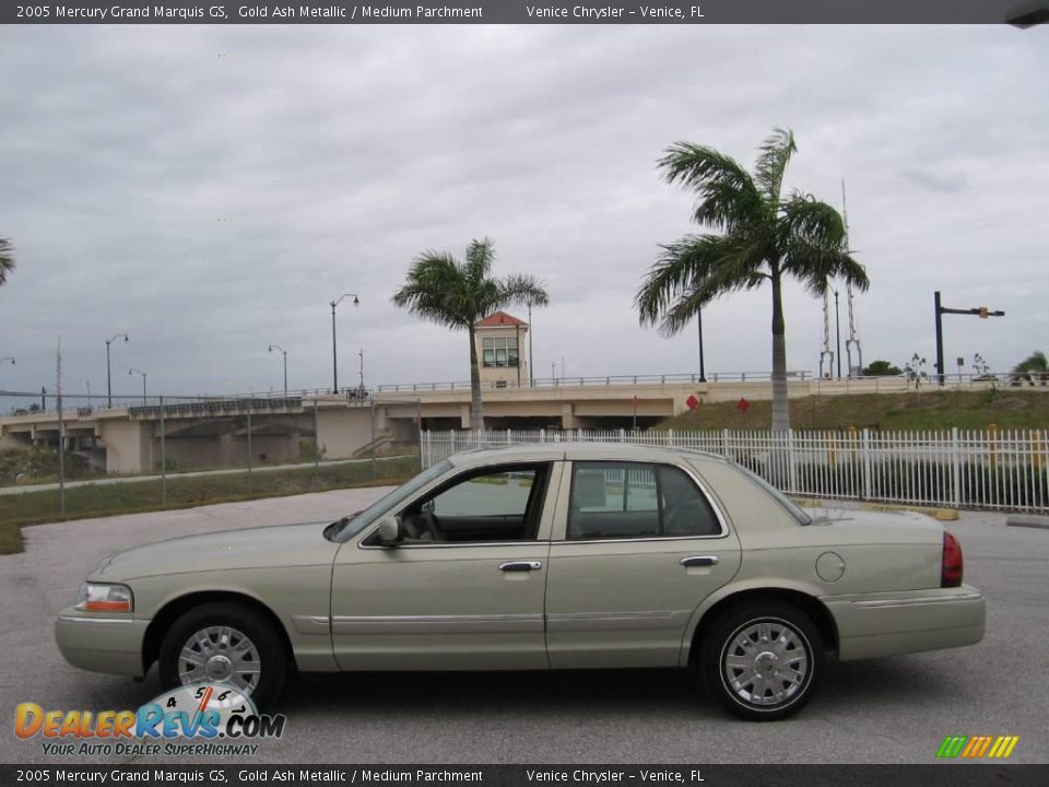 2005 Mercury Grand Marquis GS Gold Ash Metallic / Medium Parchment Photo #4