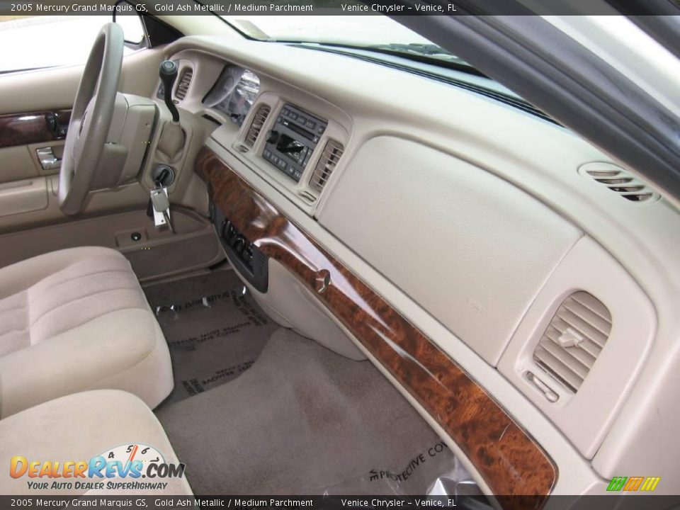 2005 Mercury Grand Marquis GS Gold Ash Metallic / Medium Parchment Photo #6