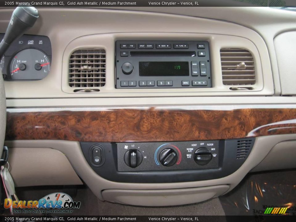 2005 Mercury Grand Marquis GS Gold Ash Metallic / Medium Parchment Photo #8