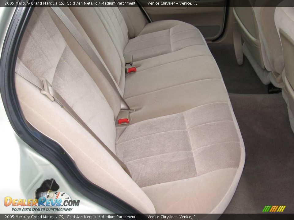 2005 Mercury Grand Marquis GS Gold Ash Metallic / Medium Parchment Photo #12