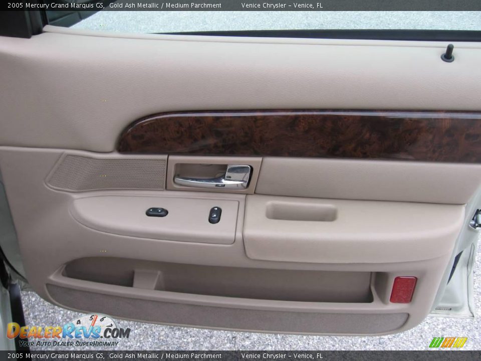 2005 Mercury Grand Marquis GS Gold Ash Metallic / Medium Parchment Photo #13
