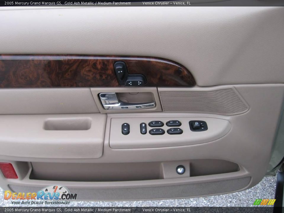 2005 Mercury Grand Marquis GS Gold Ash Metallic / Medium Parchment Photo #14