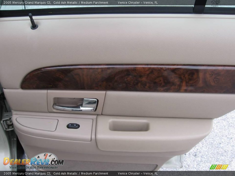 2005 Mercury Grand Marquis GS Gold Ash Metallic / Medium Parchment Photo #16