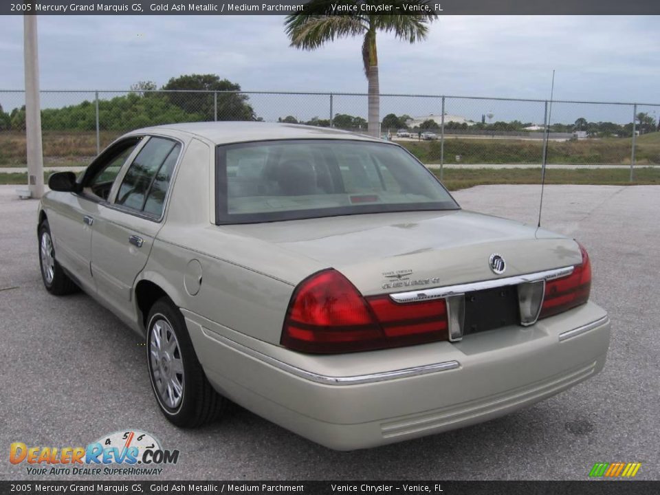 2005 Mercury Grand Marquis GS Gold Ash Metallic / Medium Parchment Photo #18