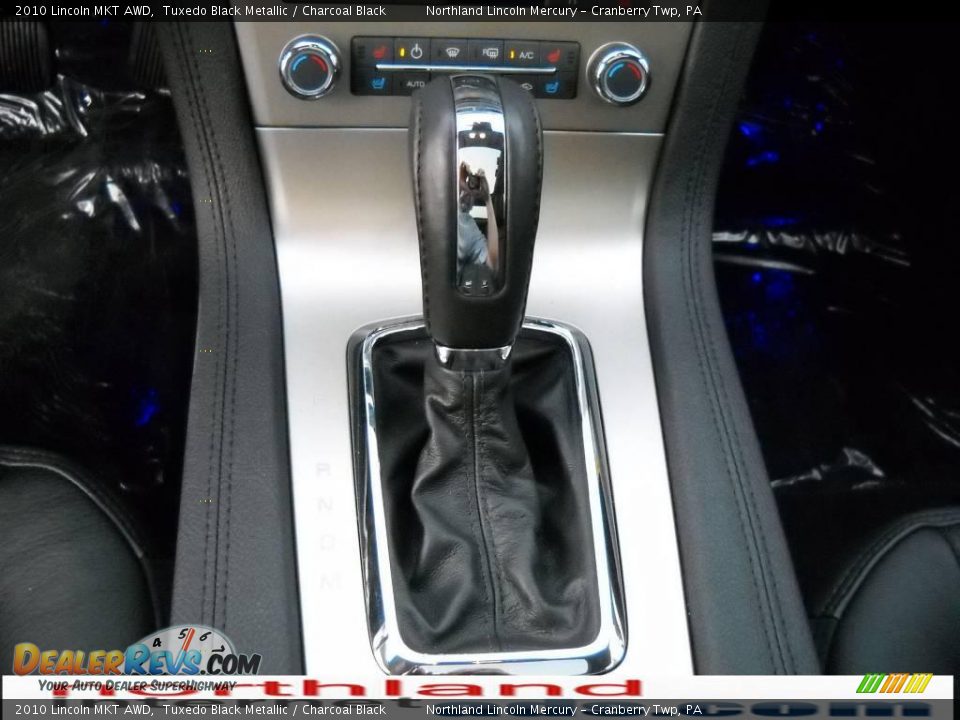 2010 Lincoln MKT AWD Tuxedo Black Metallic / Charcoal Black Photo #18