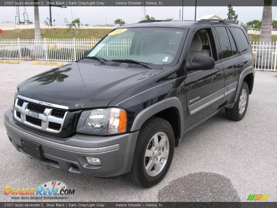 2007 Isuzu Ascender S Onyx Black / Dark Gray/Light Gray Photo #2