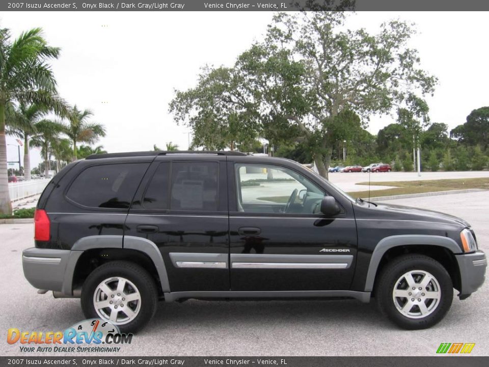 2007 Isuzu Ascender S Onyx Black / Dark Gray/Light Gray Photo #3