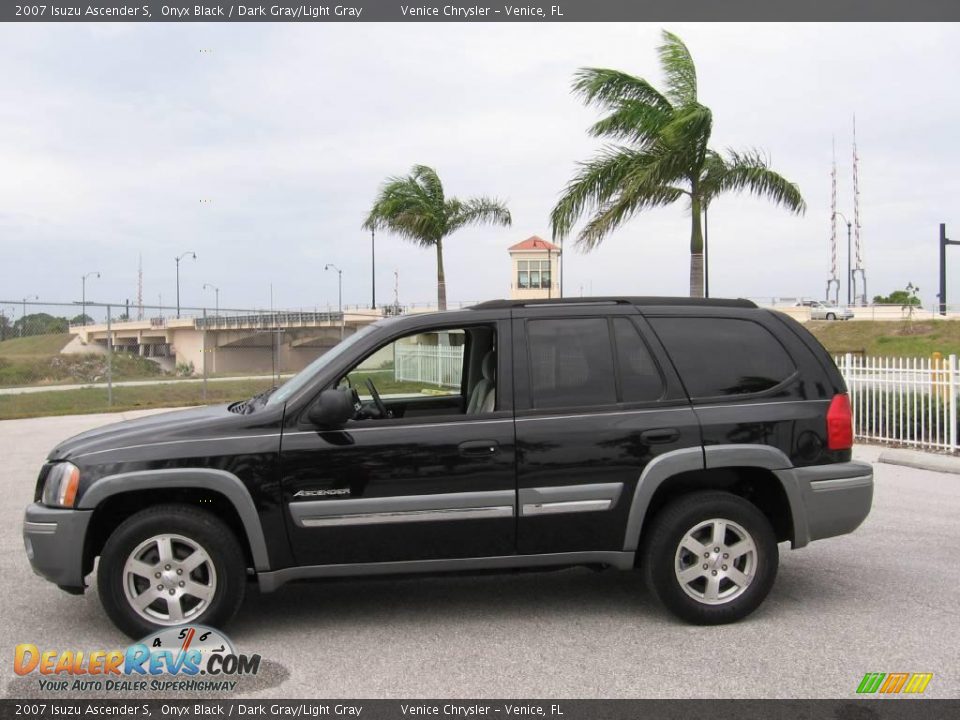 2007 Isuzu Ascender S Onyx Black / Dark Gray/Light Gray Photo #4