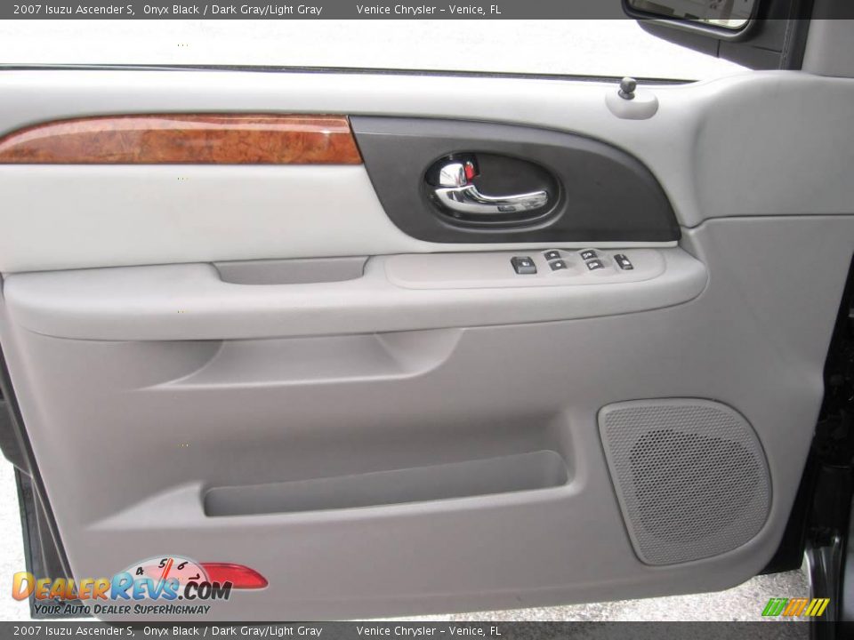 2007 Isuzu Ascender S Onyx Black / Dark Gray/Light Gray Photo #11
