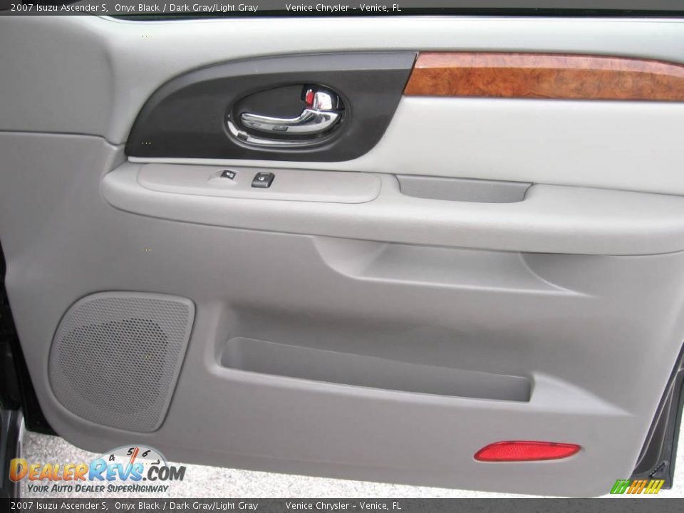 2007 Isuzu Ascender S Onyx Black / Dark Gray/Light Gray Photo #12