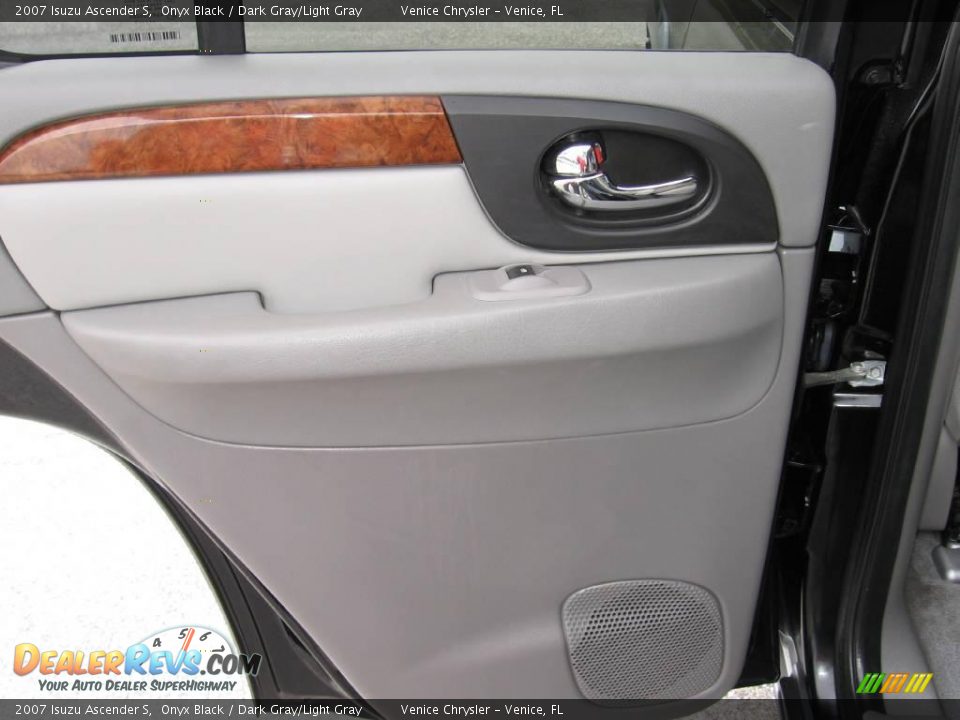 2007 Isuzu Ascender S Onyx Black / Dark Gray/Light Gray Photo #13