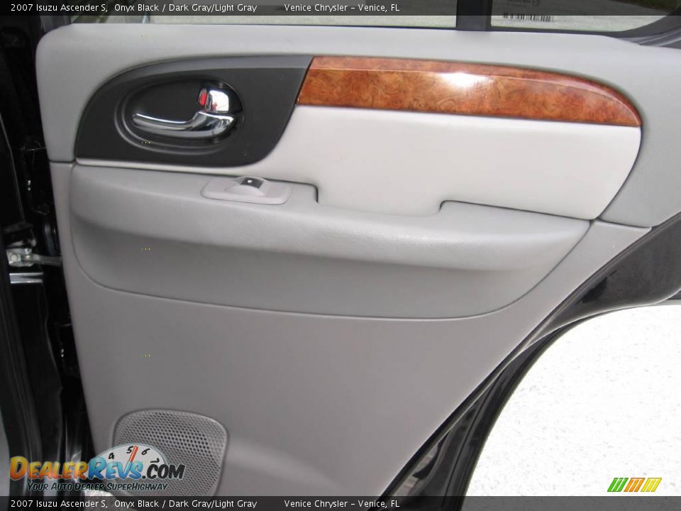 2007 Isuzu Ascender S Onyx Black / Dark Gray/Light Gray Photo #14