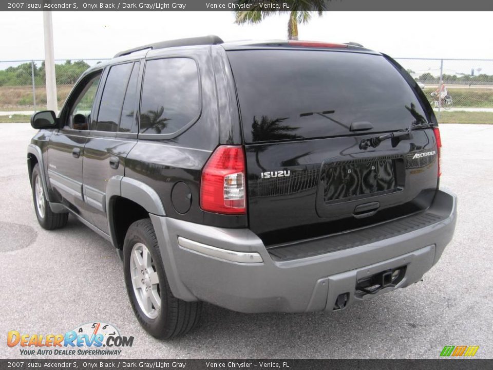 2007 Isuzu Ascender S Onyx Black / Dark Gray/Light Gray Photo #16