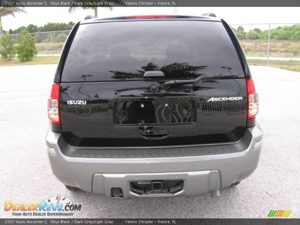 2007 Isuzu Ascender S Onyx Black / Dark Gray/Light Gray Photo #17