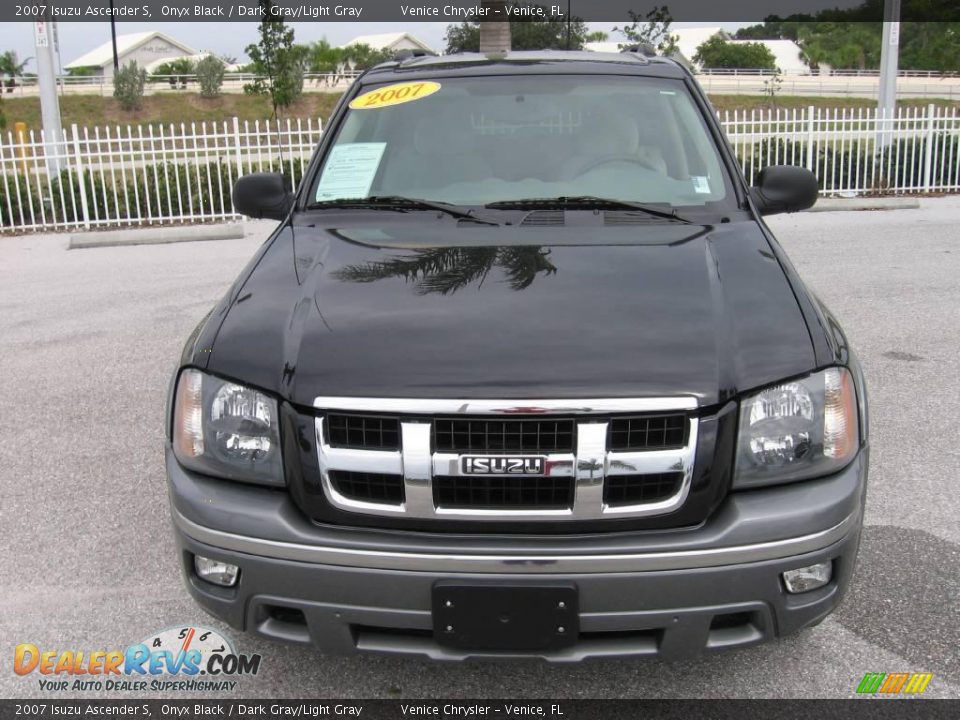 2007 Isuzu Ascender S Onyx Black / Dark Gray/Light Gray Photo #18