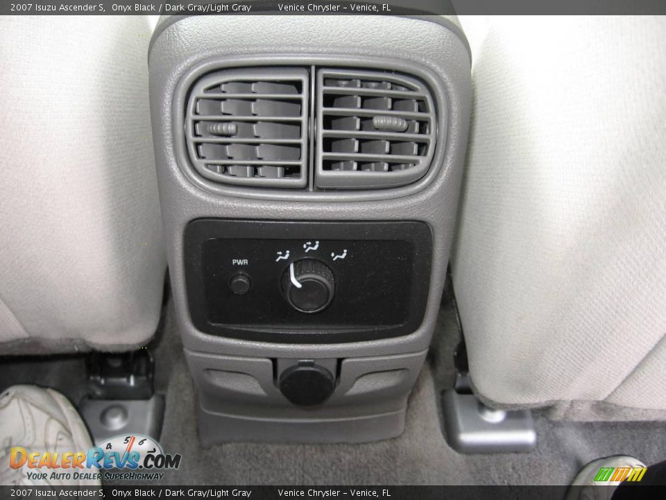 2007 Isuzu Ascender S Onyx Black / Dark Gray/Light Gray Photo #24