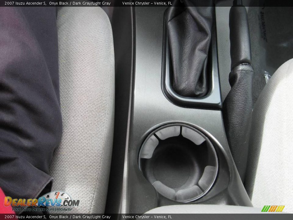 2007 Isuzu Ascender S Onyx Black / Dark Gray/Light Gray Photo #29
