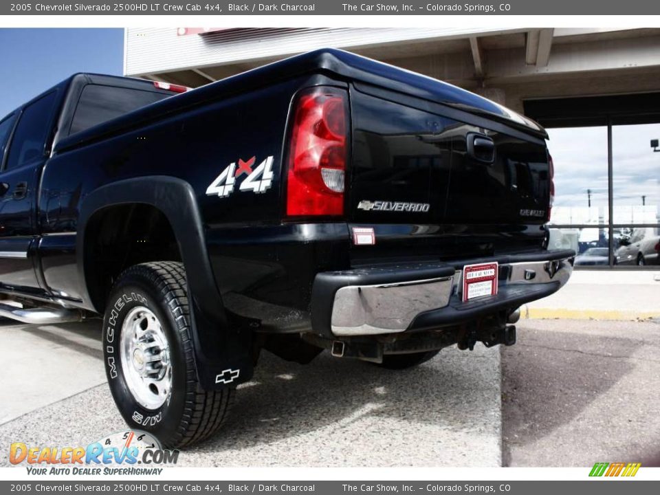 2005 Chevrolet Silverado 2500HD LT Crew Cab 4x4 Black / Dark Charcoal Photo #17