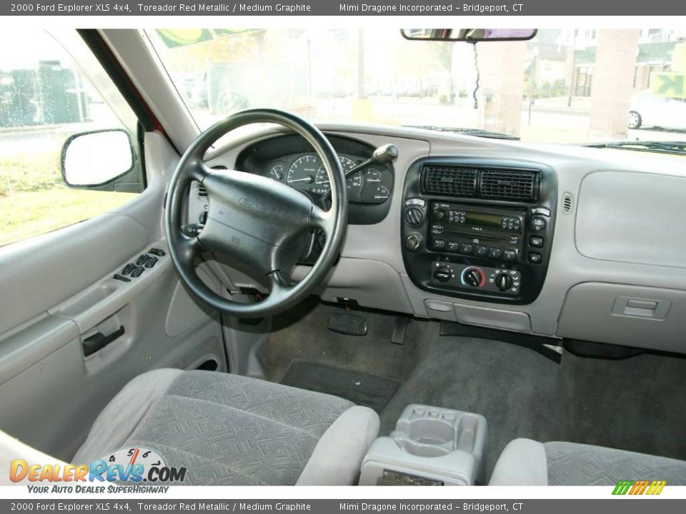 2000 Ford Explorer XLS 4x4 Toreador Red Metallic / Medium Graphite Photo #13