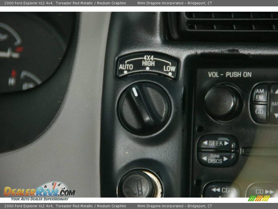 2000 Ford Explorer XLS 4x4 Toreador Red Metallic / Medium Graphite Photo #17
