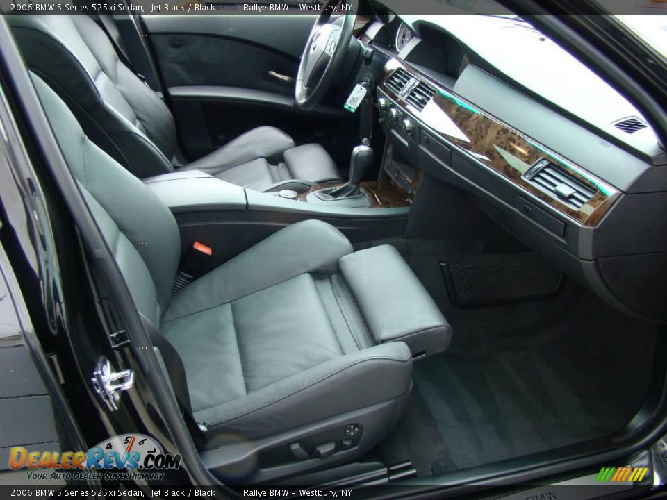 2006 BMW 5 Series 525xi Sedan Jet Black / Black Photo #13