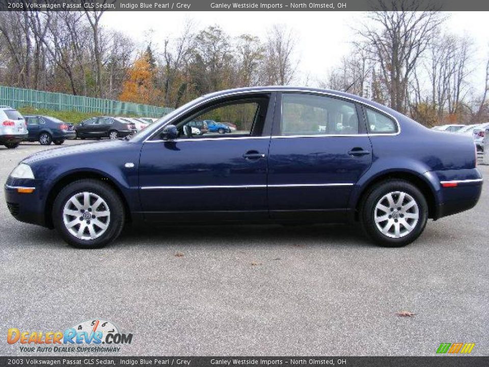2003 Volkswagen Passat GLS Sedan Indigo Blue Pearl / Grey Photo #2