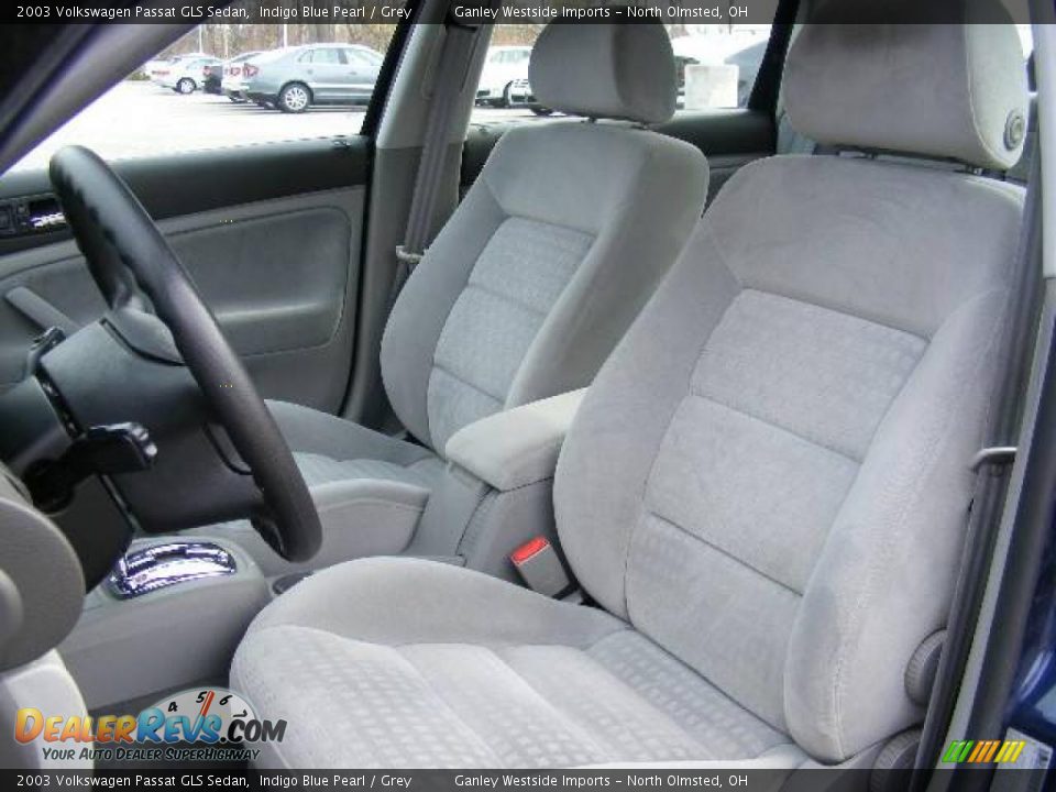 2003 Volkswagen Passat GLS Sedan Indigo Blue Pearl / Grey Photo #9