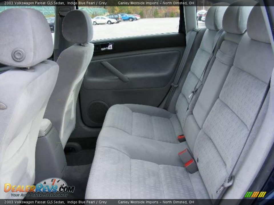 2003 Volkswagen Passat GLS Sedan Indigo Blue Pearl / Grey Photo #11