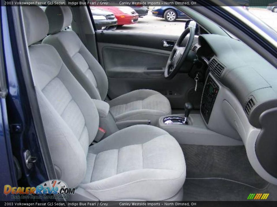 2003 Volkswagen Passat GLS Sedan Indigo Blue Pearl / Grey Photo #13