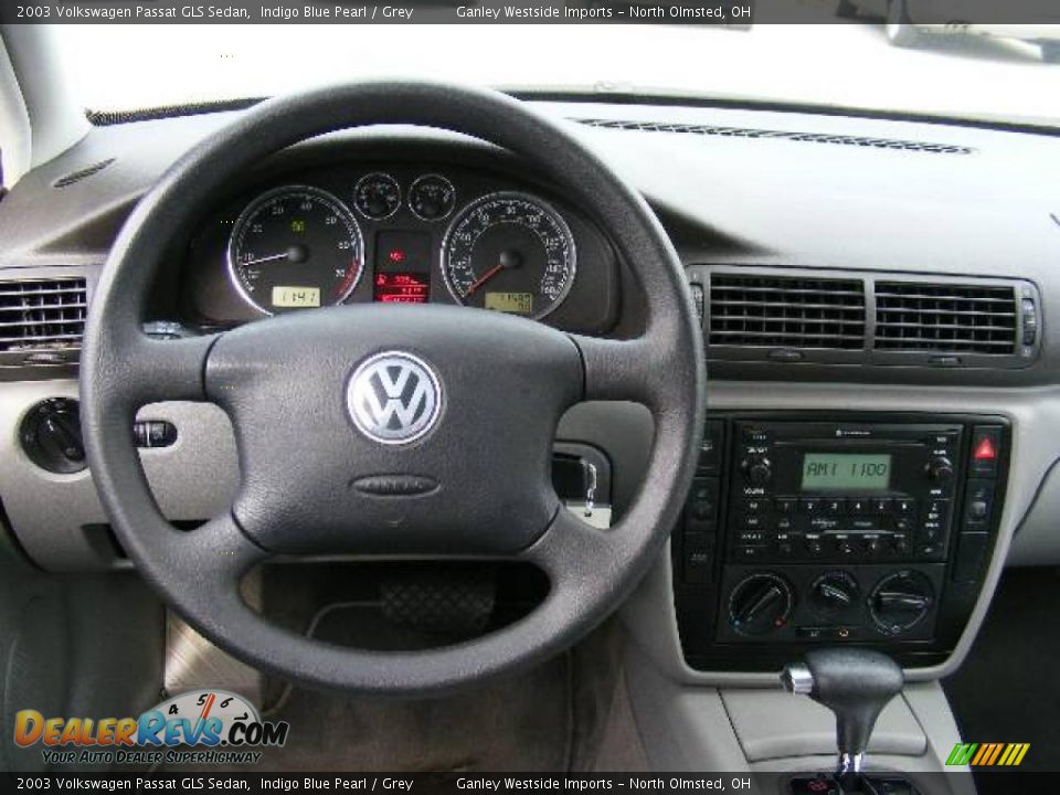2003 Volkswagen Passat GLS Sedan Indigo Blue Pearl / Grey Photo #14