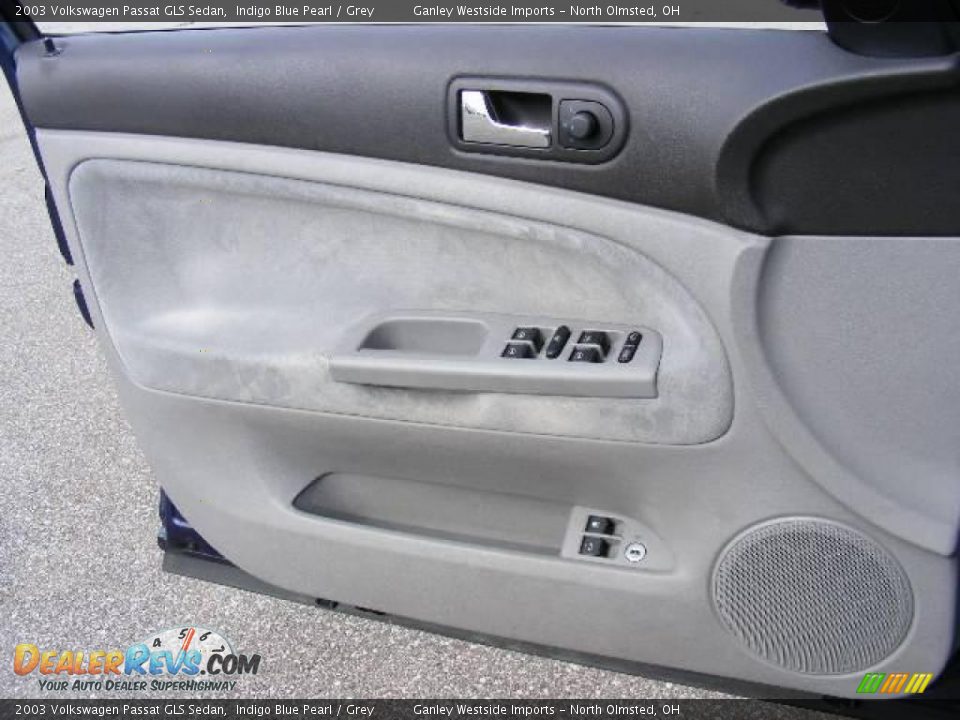2003 Volkswagen Passat GLS Sedan Indigo Blue Pearl / Grey Photo #19