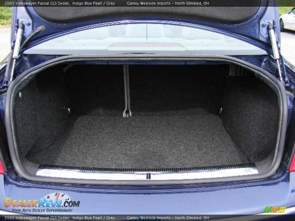 2003 Volkswagen Passat GLS Sedan Indigo Blue Pearl / Grey Photo #21
