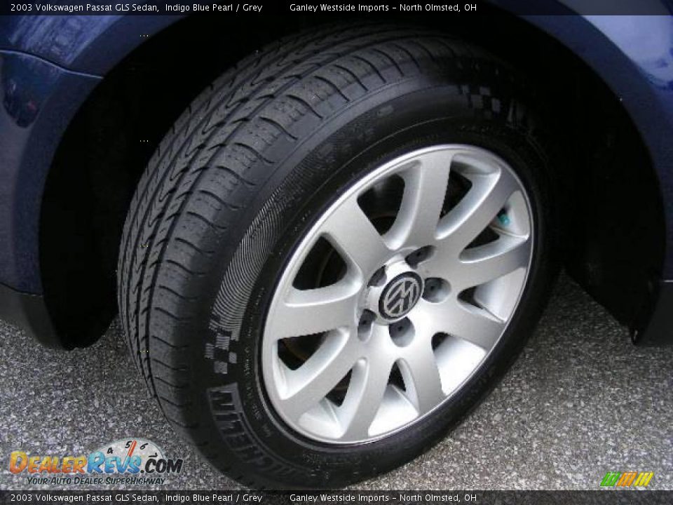 2003 Volkswagen Passat GLS Sedan Indigo Blue Pearl / Grey Photo #22