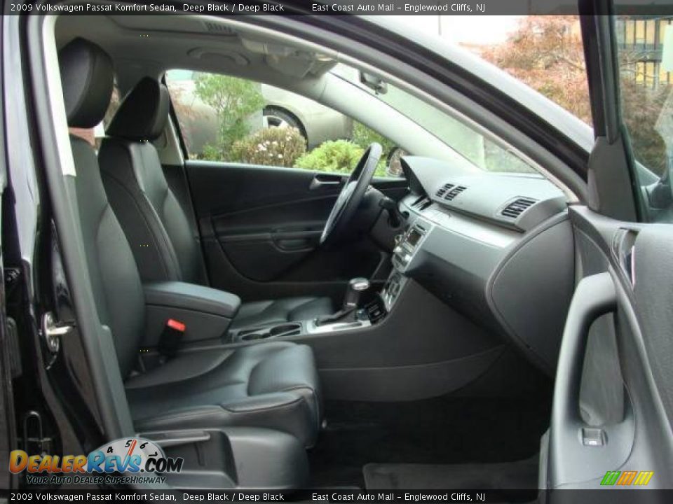 2009 Volkswagen Passat Komfort Sedan Deep Black / Deep Black Photo #8
