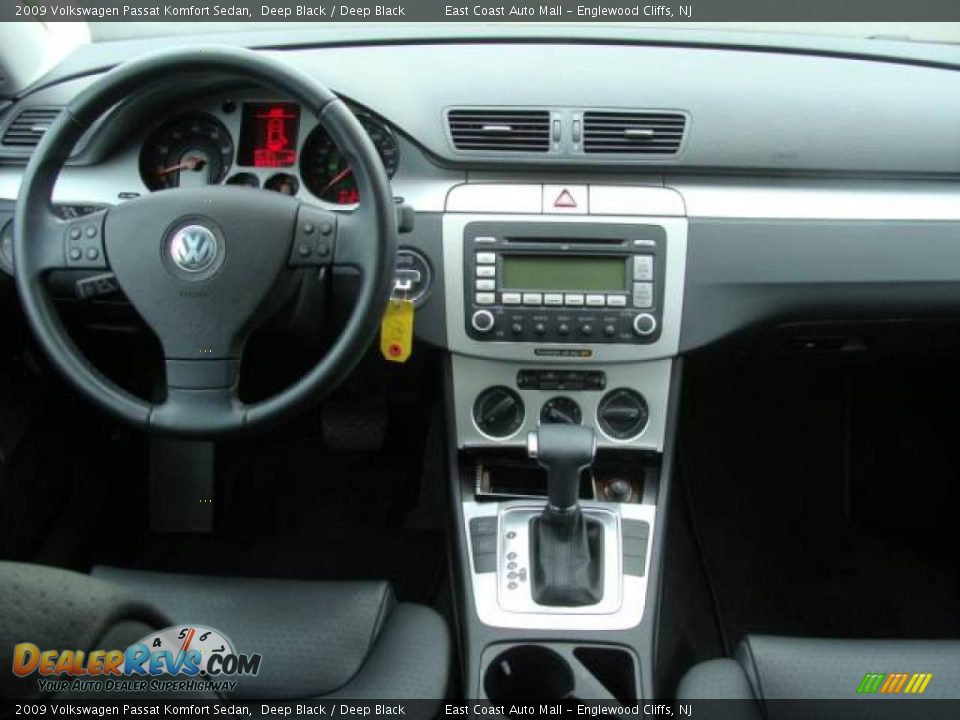 2009 Volkswagen Passat Komfort Sedan Deep Black / Deep Black Photo #9