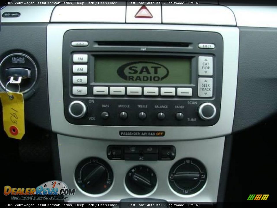 2009 Volkswagen Passat Komfort Sedan Deep Black / Deep Black Photo #11