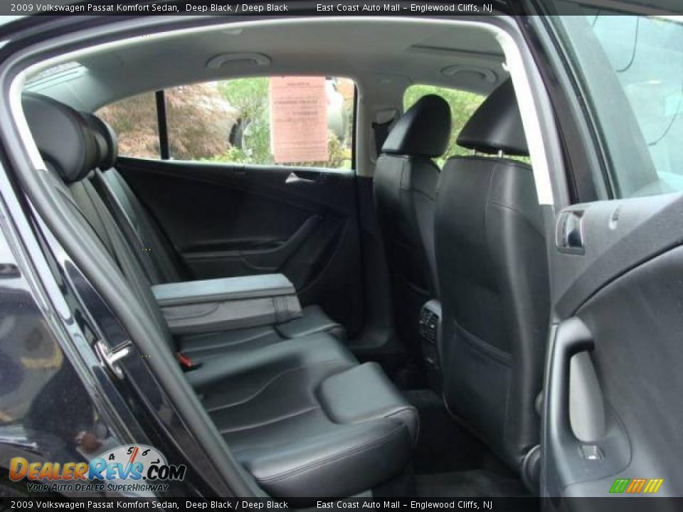 2009 Volkswagen Passat Komfort Sedan Deep Black / Deep Black Photo #12