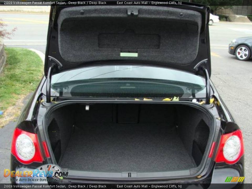 2009 Volkswagen Passat Komfort Sedan Deep Black / Deep Black Photo #13