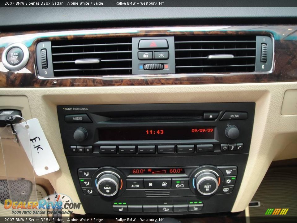 2007 BMW 3 Series 328xi Sedan Alpine White / Beige Photo #13